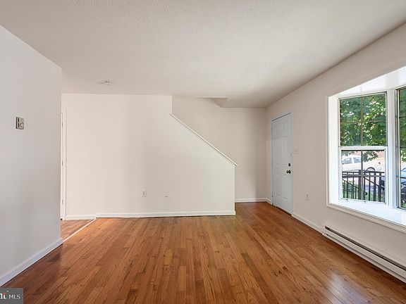 5th image of 301 Waterford Ln