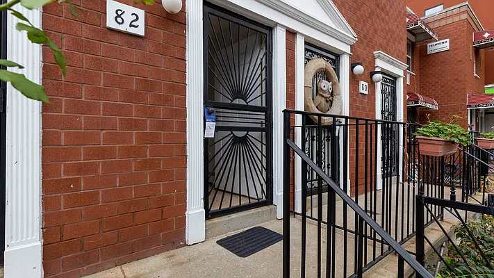 Rented by Compass | media 21