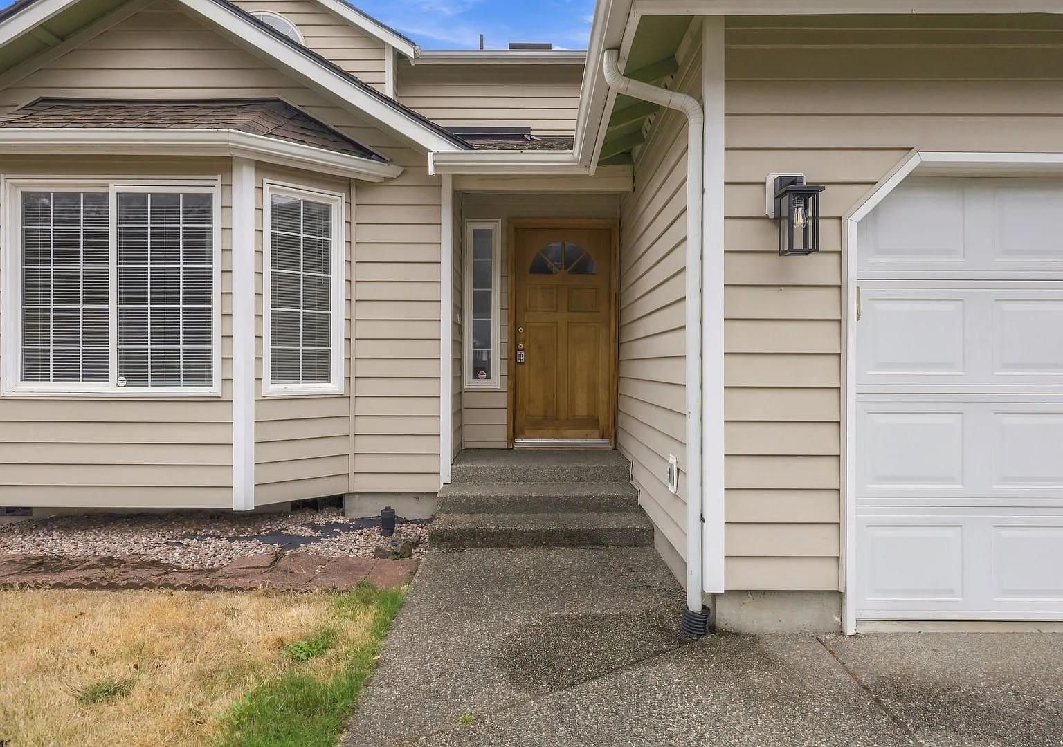 Spacious 4-Bedroom Home with Huge Kitchen & No Carpet! Easy I-5 access - North Thurston School Di... — Photo 3