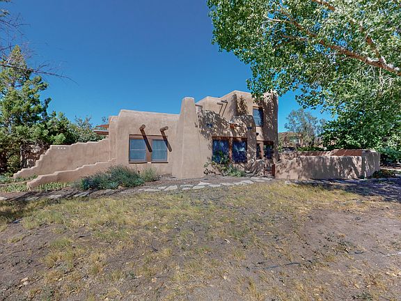 4th image of 425 La Comunidad NW