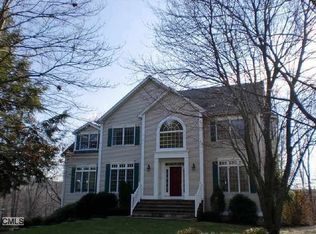 1 Chelsea Dr, New Fairfield, CT 06812