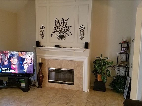 3rd image of 836 W Charing Cross Cir