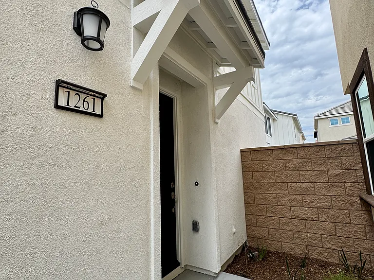 1261 Galaxy Way — Photo 3
