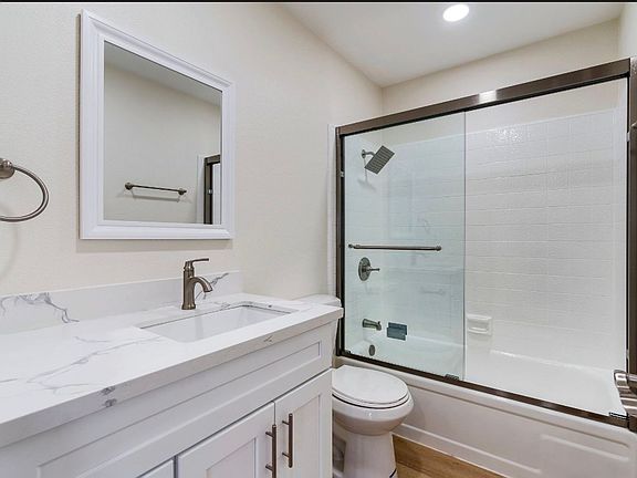 5th image of 4071 Melrose Ave #3