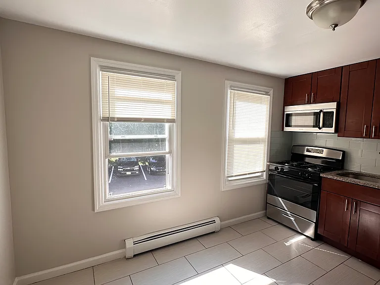 18 Byron Pl #2 — Photo 11