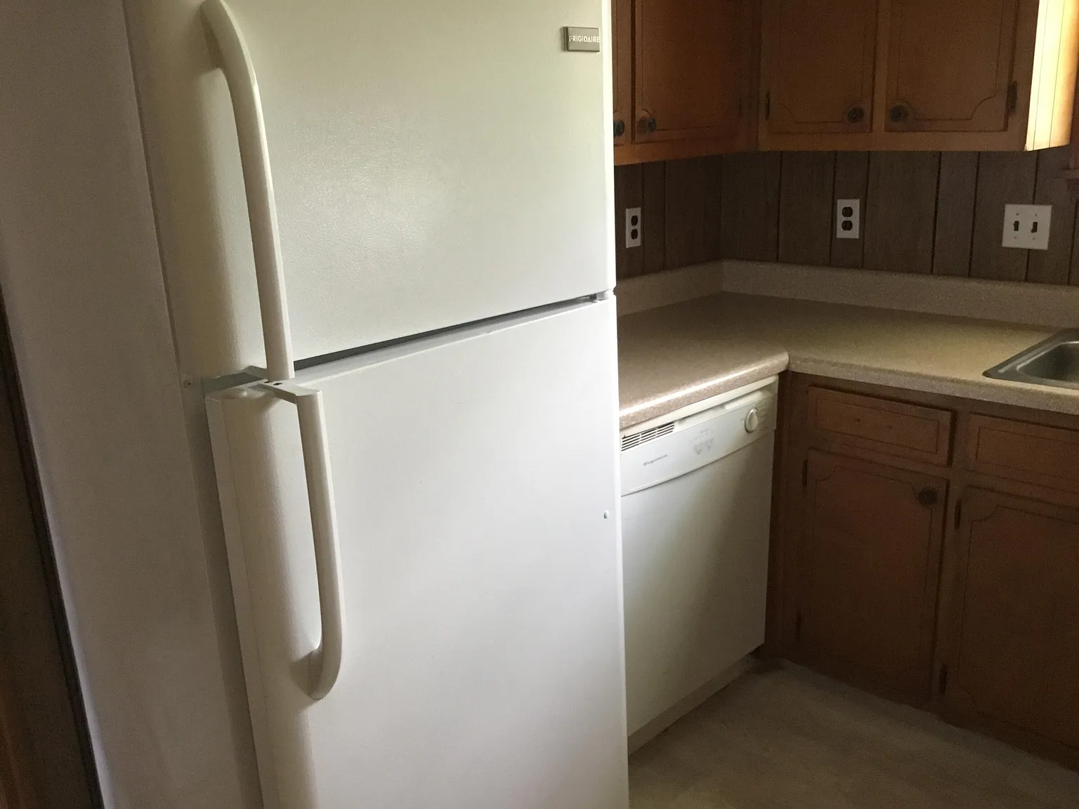 3 bed, 2.0 bath, 1476 sqft, $1,300 — Photo 4