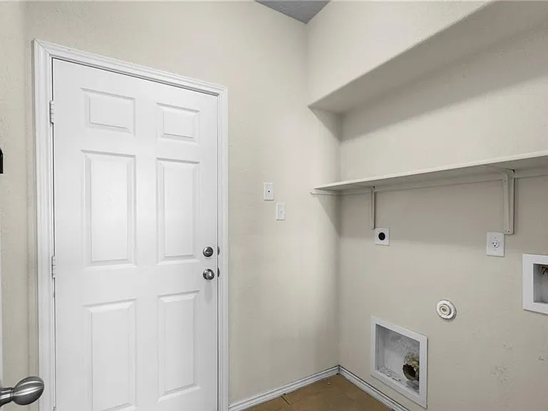 6708 George Cv — Photo 18