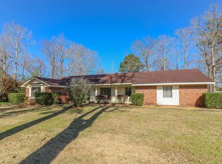 224 Thomas Cir, Columbus, MS 39705