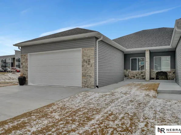 5001 W Hillsboro Dr, Lincoln, NE 68528