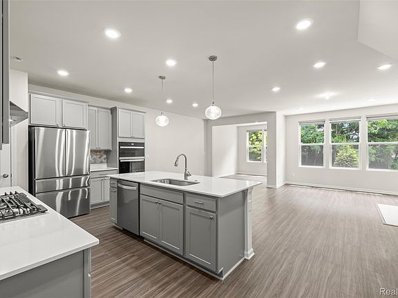 4th image of 208 Addison Cir