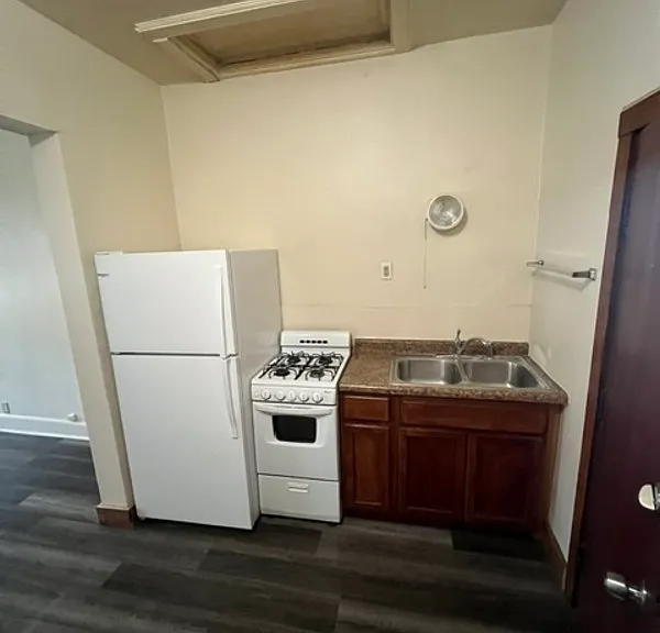 150 N Main St #9 — Photo 1