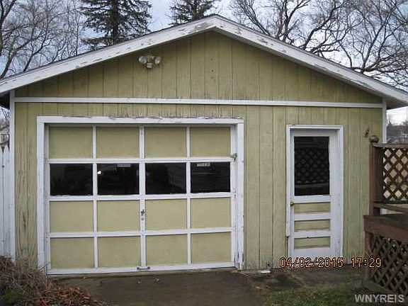 2nd image of 823 Bishop St