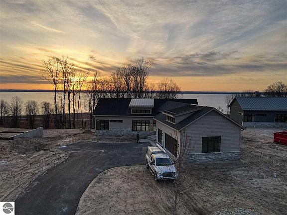 2nd image of 15903 Waters Edge Dr