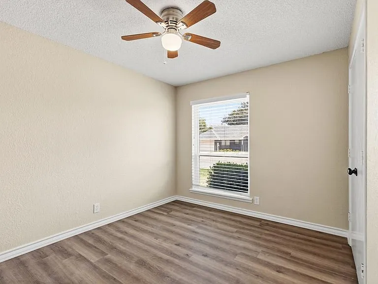 3309 Edgemont Dr — Photo 19