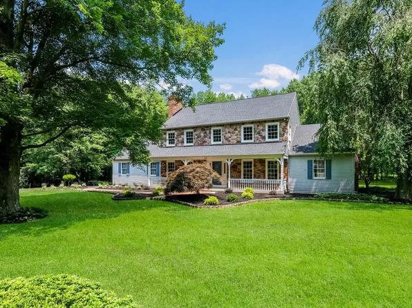 82 Wagon Wheel Ln, Doylestown, PA 18901