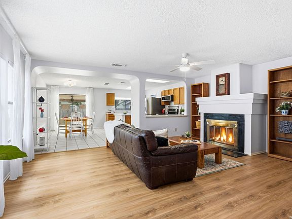 5th image of 21507 Longwood
