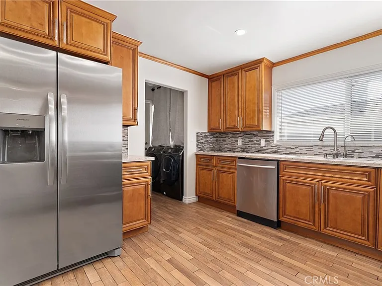766 N Alexandria Ave — Photo 23