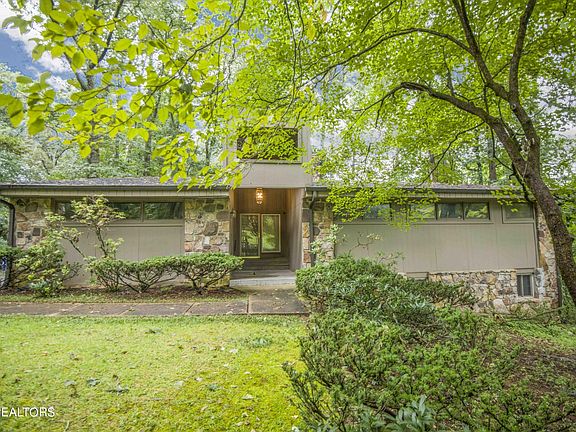 4th image of 5501 Glen Cove Dr
