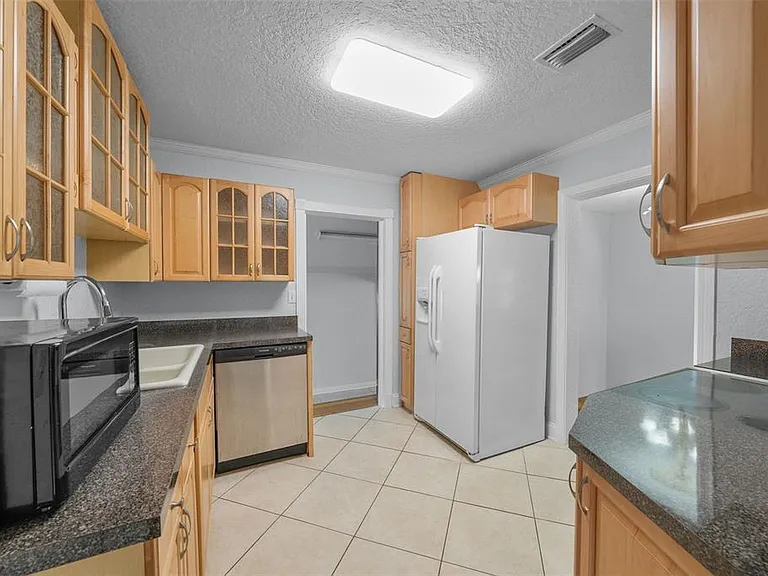 814 W Indiana Ave — Photo 15