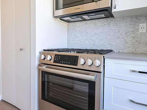 5th image of 180 W 20th St APT 16E