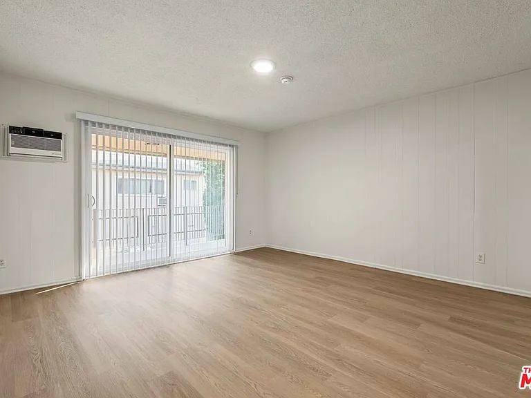 15540 Moorpark St #8 — Photo 7
