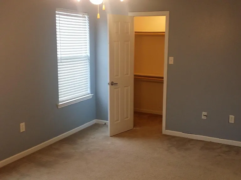 23616 Wellington Ave — Photo 13