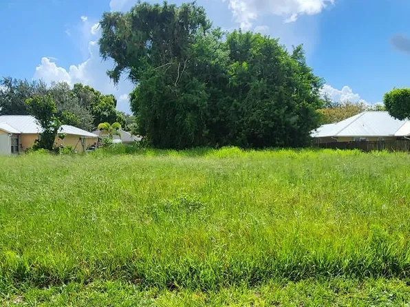 8247 SANDPINE Circle, Port St Lucie, FL 34952