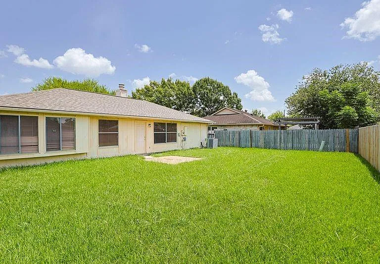 8215 Summer Quail Dr — Photo 33