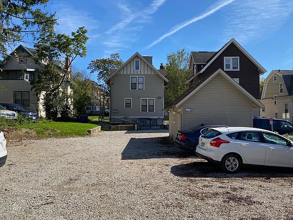 3rd image of 520 Linden St