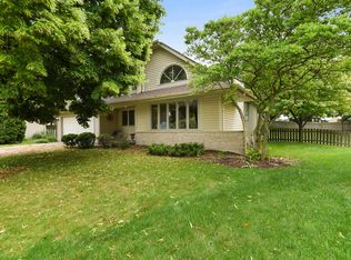 2249 Lakeside Dr, Aurora, IL 60504