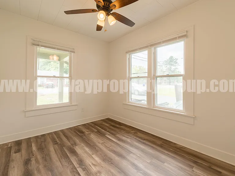 1404 Clifton St — Photo 7