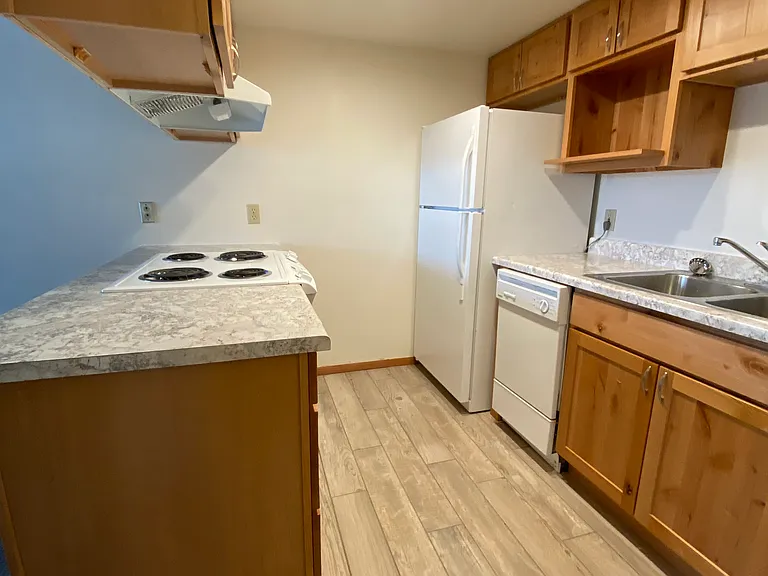 880 Weiss Dr #6 — Photo 4