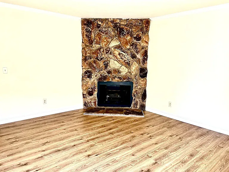 6366 Porterfield Ct — Photo 11