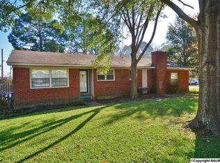 604 Nelson St SW, Hartselle, AL 35640