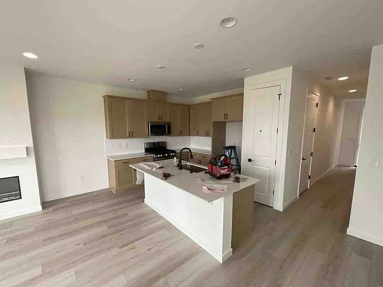 17828 NW 10th Pl #17828 — Photo 7