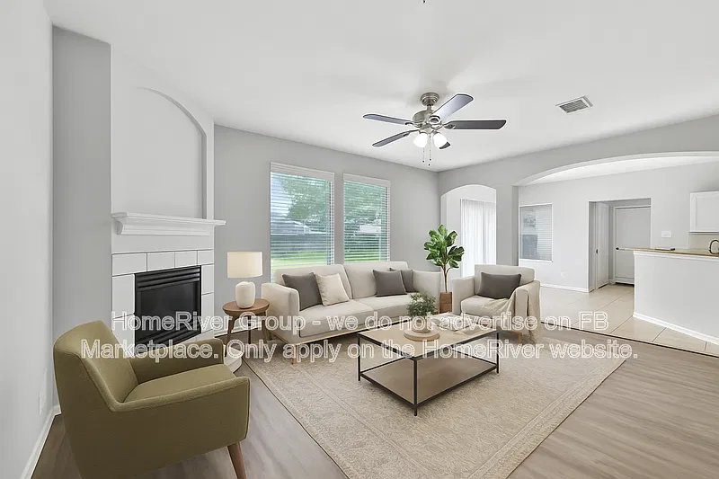 5 bed, 2.5 bath, 2824 sqft, $2,425 — Photo 2