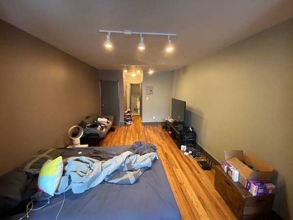2nd image of 422 E 14th St APT 2B