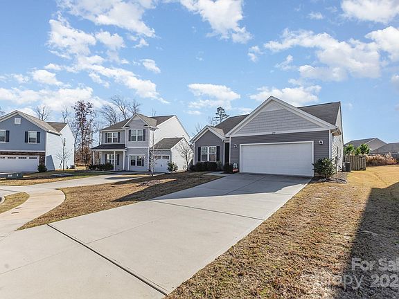 2nd image of 208 Clove Hitch Dr