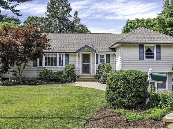 95 Pershing Avenue, Locust Valley, NY 11560