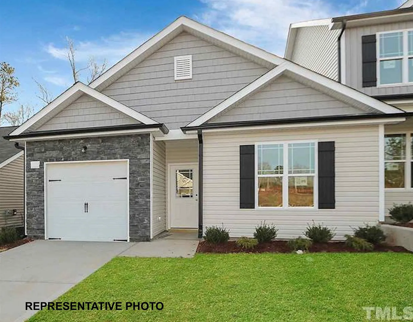 3 Bedroom Triplex in Smithfield! — Photo 1