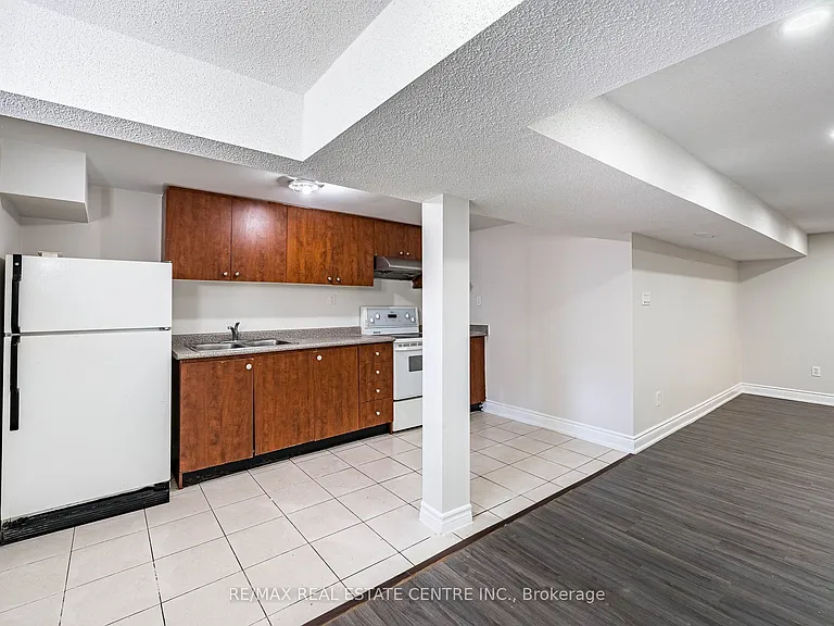 2 Milner Rd #BASEMENT — Photo 13
