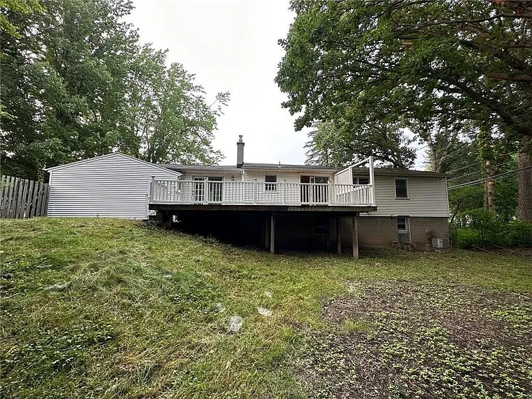 1035 Calkins Rd — Photo 4