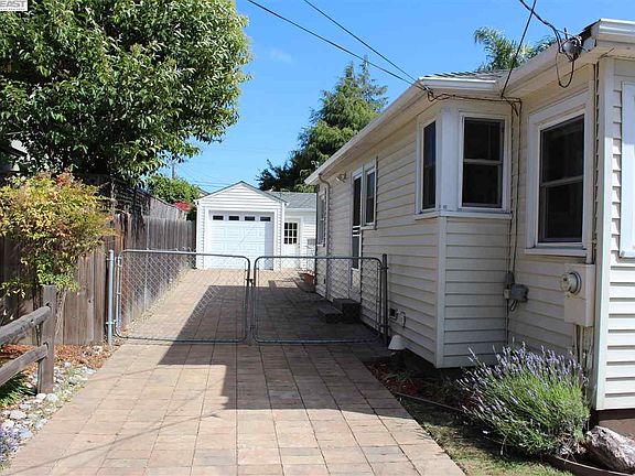 4th image of 379 Farrelly Dr
