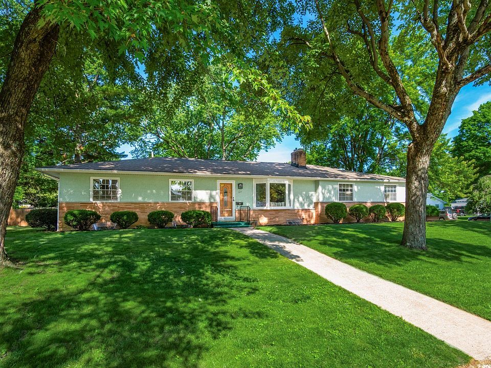 1st image of 121 Sierra Dr