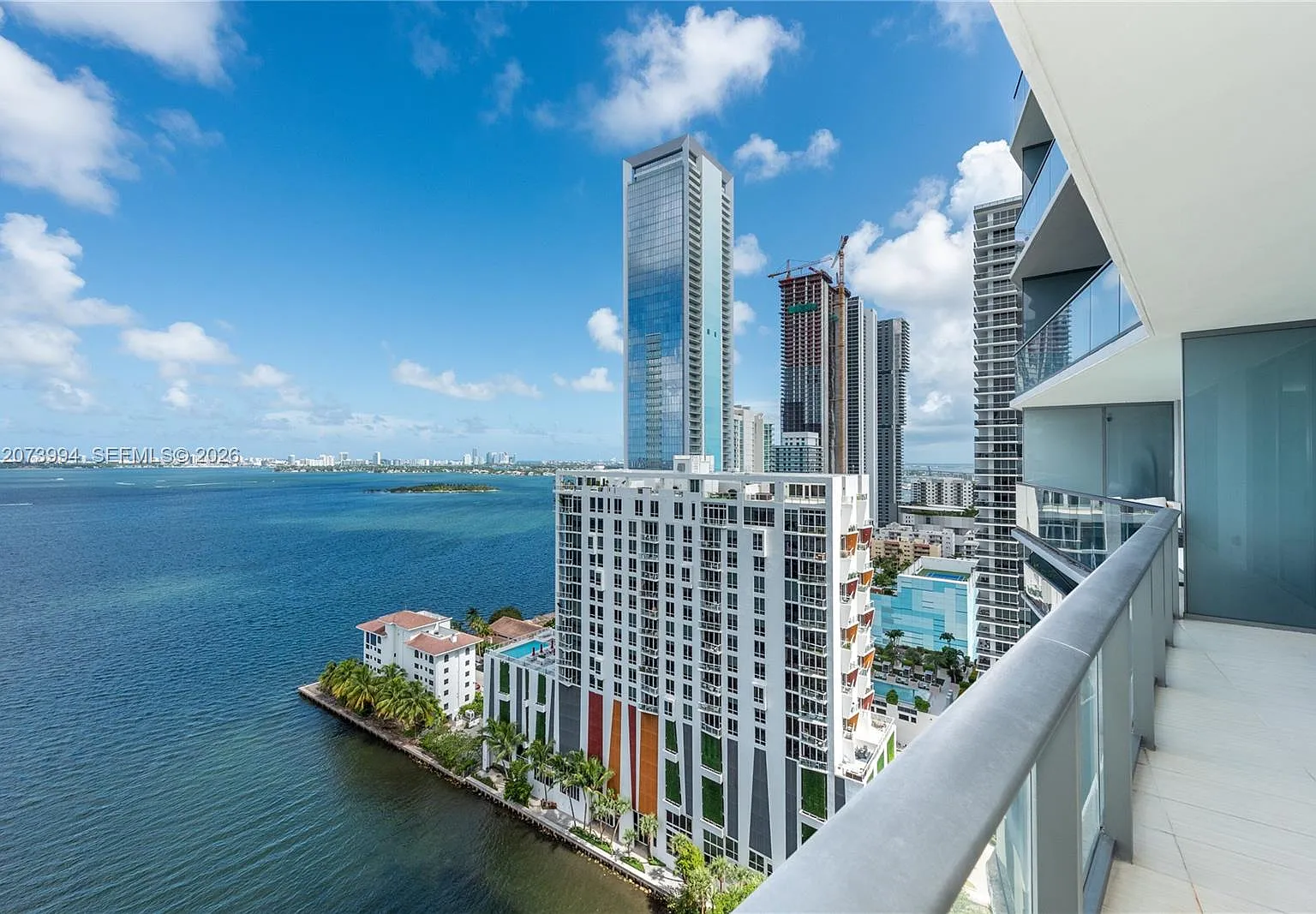 Icon Bay Condo — Photo 4