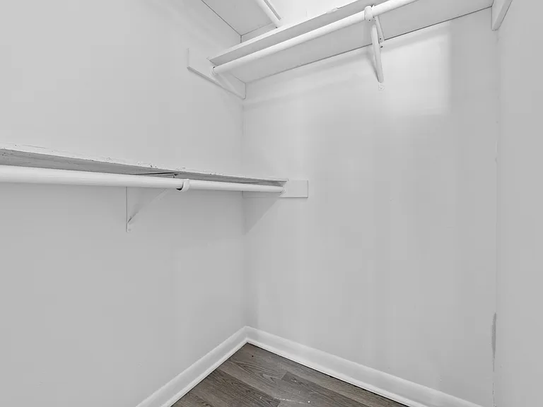 Roberts Lane Apartments — Photo 8