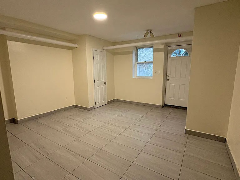 45 Winter Ave #1R — Photo 8