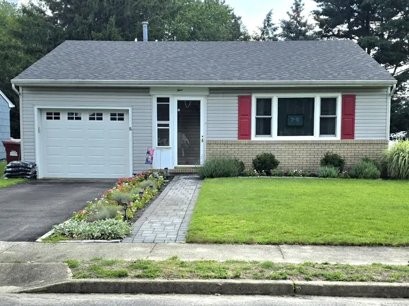 4 Basset Drive, Toms River, NJ 08757