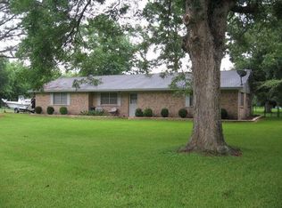 1014 Loggins Dr, West Columbia, TX 77486