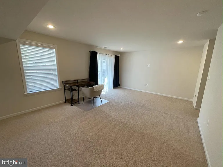 706 Bunker Ln — Photo 17